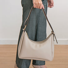 Load image into Gallery viewer, Tas Selempang Wanita Silvertote Poppy Sling Bag