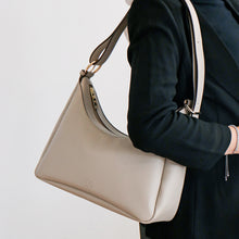 Load image into Gallery viewer, Tas Selempang Wanita Silvertote Poppy Sling Bag