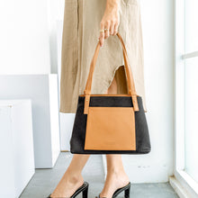 Load image into Gallery viewer, Silvertote Tas Tote Wanita Bella Totebag Blue Black