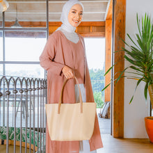 Load image into Gallery viewer, Jenner Totebag Black