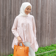 Load image into Gallery viewer, Silvertote Apparel Pakaian Wanita Yeri Top