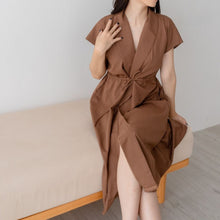 Load image into Gallery viewer, Silvertote Apparel Pakaian Wanita Julia Long Outer