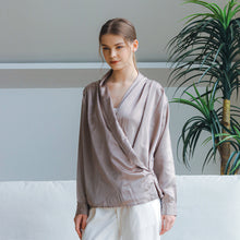 Load image into Gallery viewer, Pakaian Wanita Silvertote Apparel Hera Kimono Top
