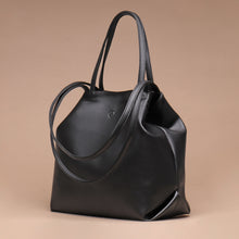 Load image into Gallery viewer, Ivonne Tote Bag Black
