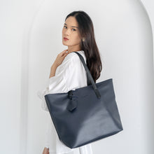Load image into Gallery viewer, Indah Tote Bag Silver Black
