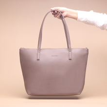 Load image into Gallery viewer, Jetset Totebag Taupe
