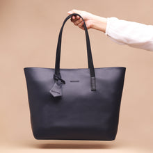 Load image into Gallery viewer, Indah CB Totebag Navy Black
