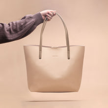 Load image into Gallery viewer, Jenner CB Totebag Creme Khaki
