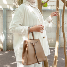 Load image into Gallery viewer, Silvertote Tas Bucket Wanita Lexy Bucket Bag Bronze
